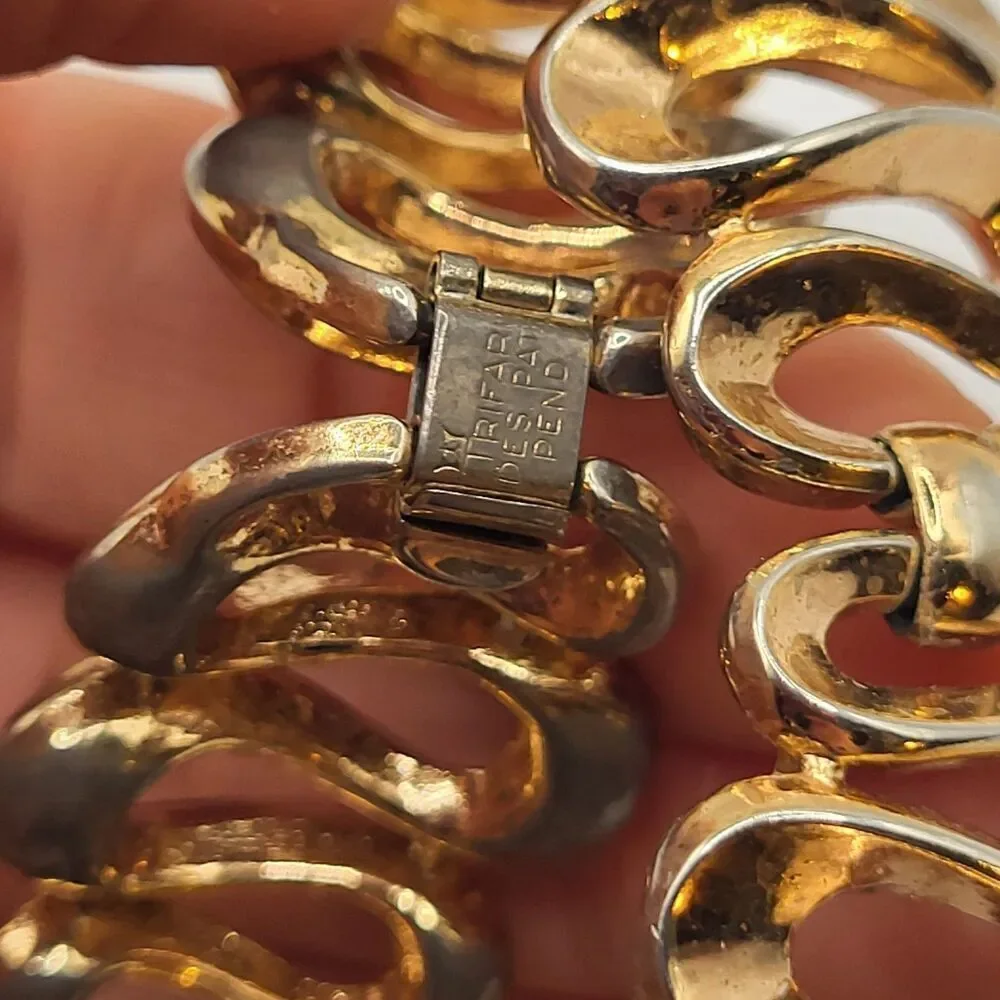Trifari Vitnage Abstract Wavy Gold Bracelet 7in
